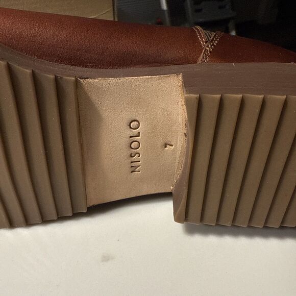 Nisolo Everyday Chelsea Boot, Auburn, Size 7 - Picture 9 of 9